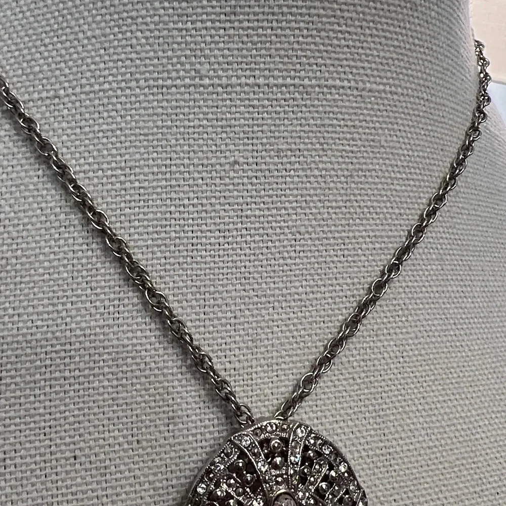 1928 JEWELRY(R) OVAL WHITE
CRYSTAL SILVER-TONE NECKLACE - Picture 4 of 5